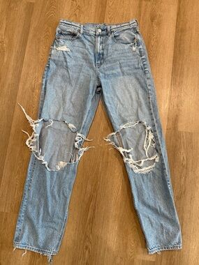 American Eagle Outfitters Light Blue Distressed Boyfriend Jeans